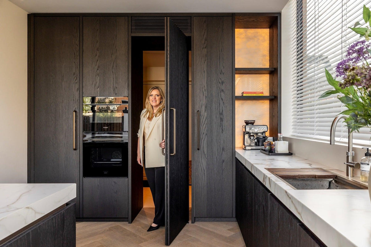 Jaren 30 woning met moderne aanbouw en luxe interieur-INGE VAN POPPEL INTERIEURARCHITECTUUR-Aanbouw,Badkamer inspiratie,Huis verbouwen,Interieurarchitectuur,Interieurontwerp,jaren 30 woning,Keuken inspiratie,Maatwerk interieur,maatwerk keuken,moderne woning,uitbouw,Woningrenovatie,woonkamer inspiratie,woonkeuken-Jaren 30 woning met moderne aanbouw en interieur | Breda-OBLY