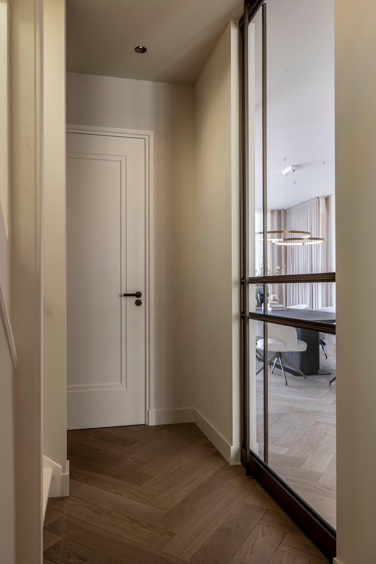 Jaren 30 woning met moderne aanbouw en luxe interieur-INGE VAN POPPEL INTERIEURARCHITECTUUR-Aanbouw,Badkamer inspiratie,Huis verbouwen,Interieurarchitectuur,Interieurontwerp,jaren 30 woning,Keuken inspiratie,Maatwerk interieur,maatwerk keuken,moderne woning,uitbouw,Woningrenovatie,woonkamer inspiratie,woonkeuken-Jaren 30 woning met moderne aanbouw en interieur | Breda-OBLY