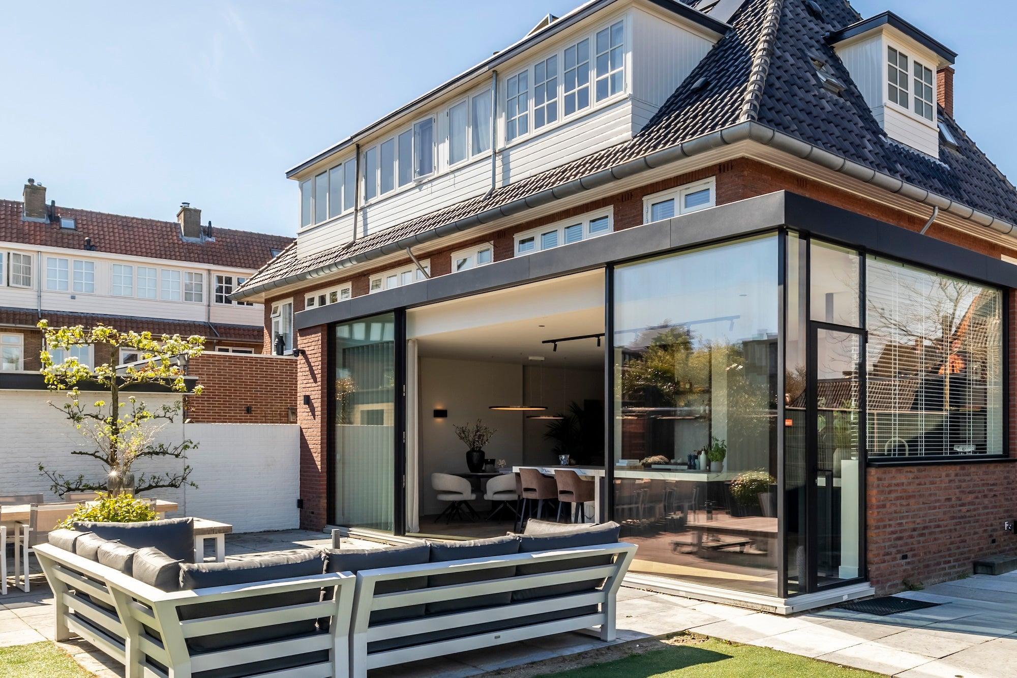 Jaren 30 woning met moderne aanbouw en luxe interieur-INGE VAN POPPEL INTERIEURARCHITECTUUR-Aanbouw,Badkamer inspiratie,Huis verbouwen,Interieurarchitectuur,Interieurontwerp,jaren 30 woning,Keuken inspiratie,Maatwerk interieur,maatwerk keuken,moderne woning,uitbouw,Woningrenovatie,woonkamer inspiratie,woonkeuken-Jaren 30 woning met moderne aanbouw en interieur | Breda-OBLY