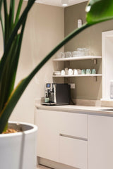 Kantoorbar met biljartkamer en luxe toiletruimte-OBLY-Biljartkamer,Luxe toilet,Maatwerk interieur,Woonboerderij-Woonboerderij Obdam-OBLY