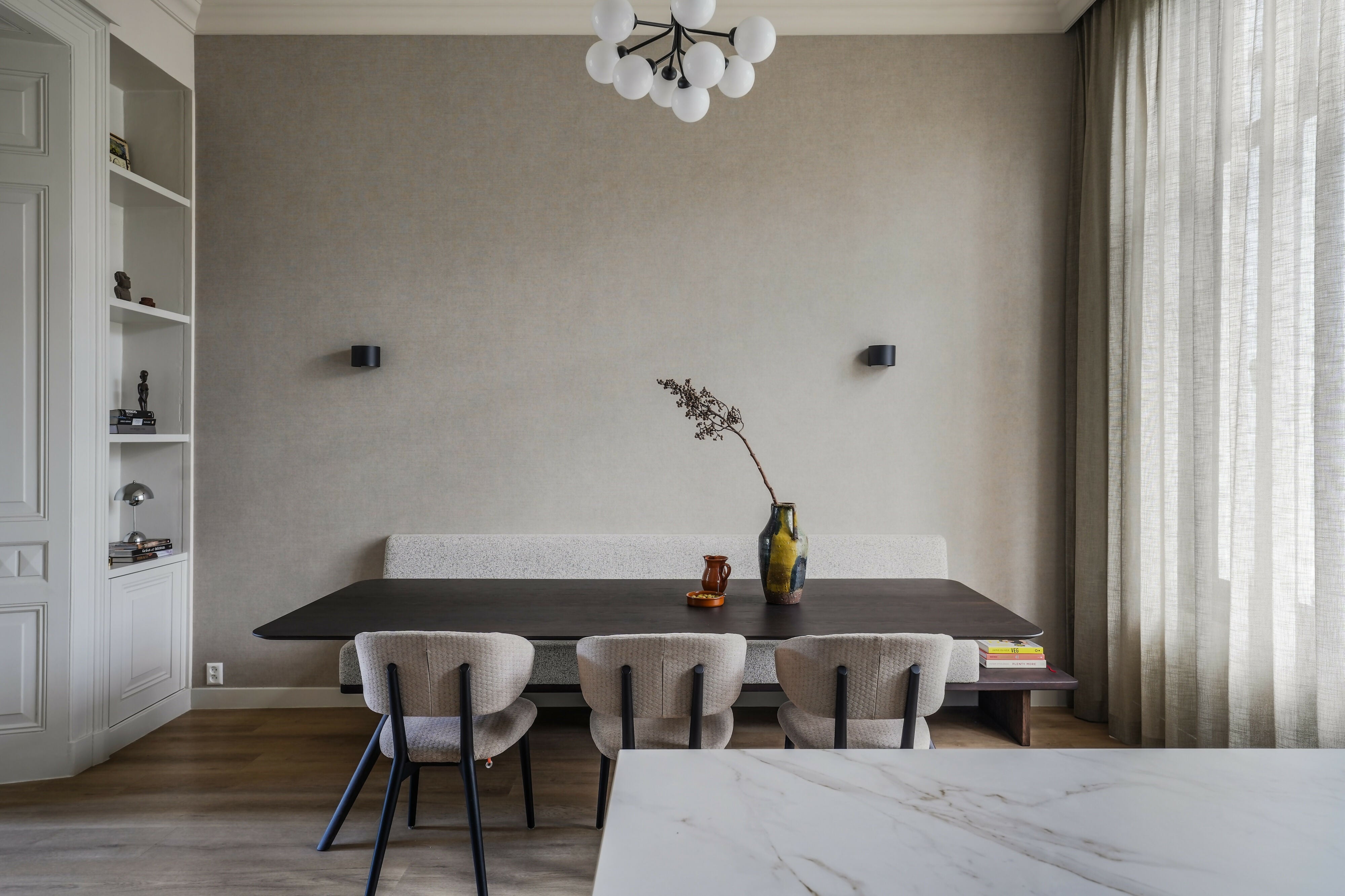 Karakteristieke woning in Utrecht-Villa18-1870,benedenwoning,eethoek,interieurontwerp,karakteristiek,keuken,living,luxe,maatwerk,tijdloos,Utrecht,Villa18 Interieurs,wijnkelder,woonkamer-OBLY
