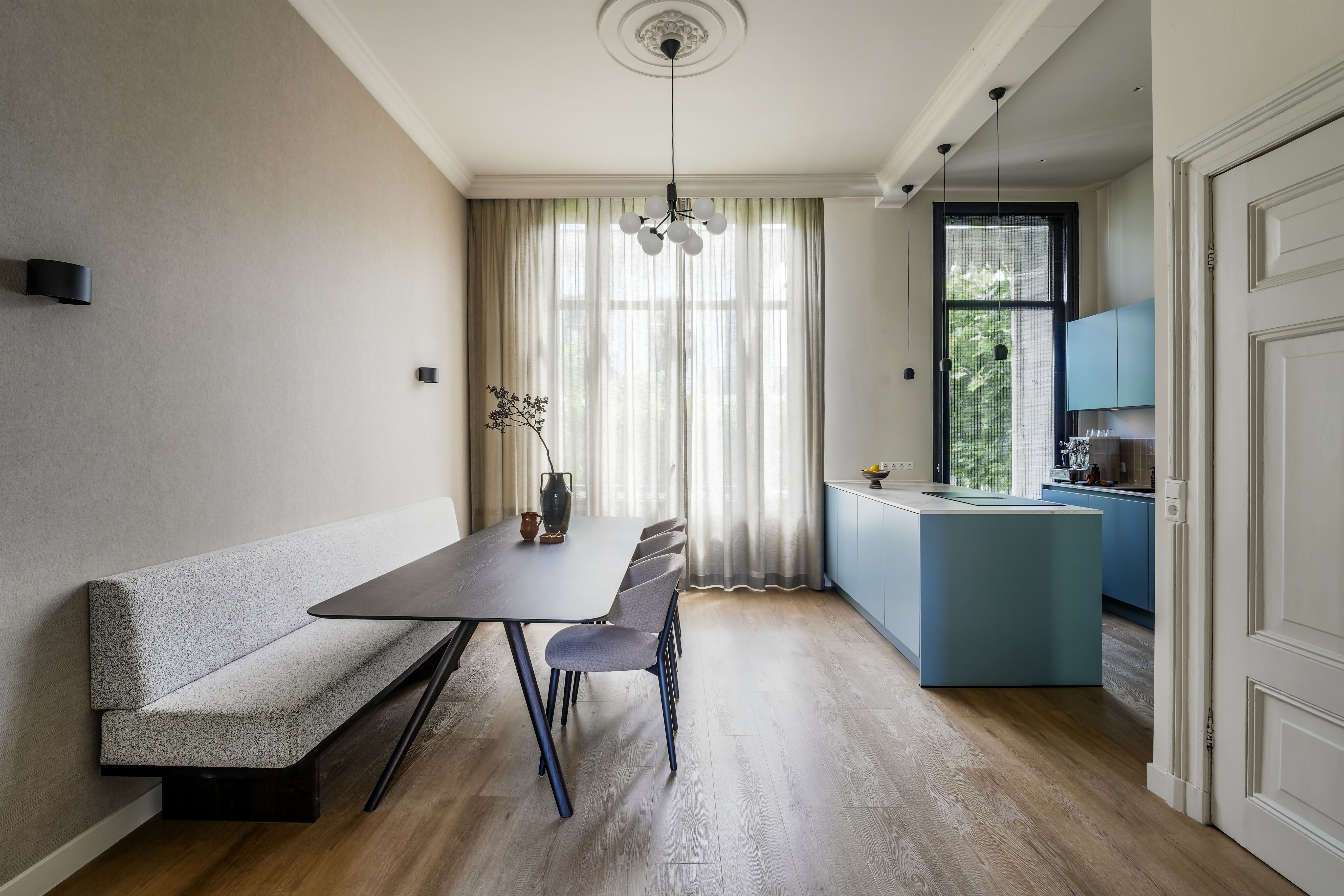 Karakteristieke woning in Utrecht-Villa18-1870,benedenwoning,eethoek,interieurontwerp,karakteristiek,keuken,living,luxe,maatwerk,tijdloos,Utrecht,Villa18 Interieurs,wijnkelder,woonkamer-OBLY