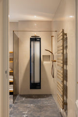 Karakteristieke woning volledig gerenoveerd met luxe badkamer en leefkeuken-Oudendorp-badkamer renovatie,complete renovatie,dubbele wastafel,Eetkamer,Inloopdouche,karakteristieke woning,Keuken,leefruimte,luxe badkamer,maatwerkkasten,Oudendorp Totaal Afbouw,Sunshower,totaalafbouw,totaalrenovatie,visgraatvloer,Woningrenovatie,woonkamer inspiratie-Karakteristieke woning volledig gerenoveerd | Oudendorp-OBLY