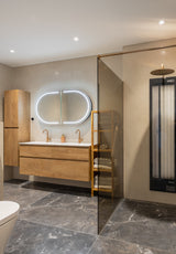Karakteristieke woning volledig gerenoveerd met luxe badkamer en leefkeuken-Oudendorp-badkamer renovatie,complete renovatie,dubbele wastafel,Eetkamer,Inloopdouche,karakteristieke woning,Keuken,leefruimte,luxe badkamer,maatwerkkasten,Oudendorp Totaal Afbouw,Sunshower,totaalafbouw,totaalrenovatie,visgraatvloer,Woningrenovatie,woonkamer inspiratie-Karakteristieke woning volledig gerenoveerd | Oudendorp-OBLY