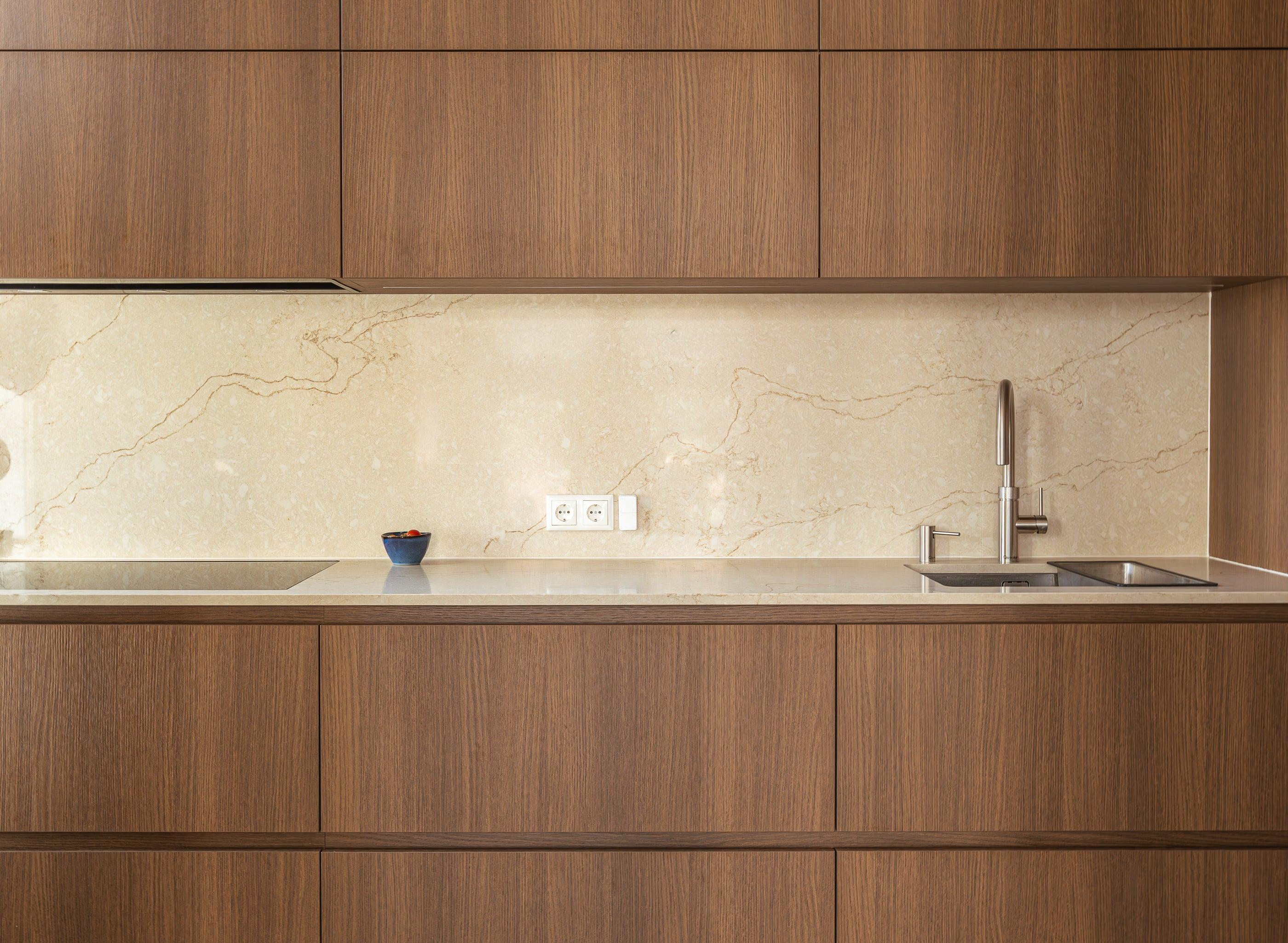 Karakteristieke woning volledig gerenoveerd met luxe badkamer en leefkeuken-Oudendorp-badkamer renovatie,complete renovatie,dubbele wastafel,Eetkamer,Inloopdouche,karakteristieke woning,Keuken,leefruimte,luxe badkamer,maatwerkkasten,Oudendorp Totaal Afbouw,Sunshower,totaalafbouw,totaalrenovatie,visgraatvloer,Woningrenovatie,woonkamer inspiratie-Karakteristieke woning volledig gerenoveerd | Oudendorp-OBLY