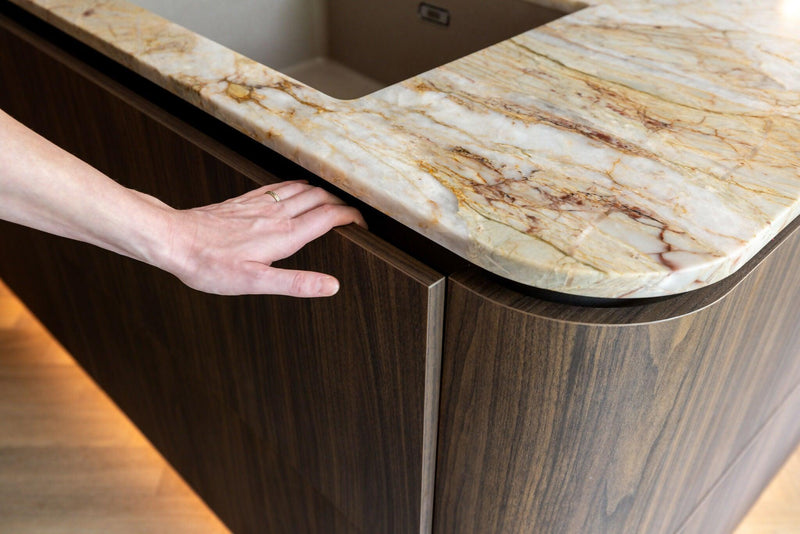 Keuken en Werkkamer Bergen op Zoom-OBLY-Luxe notenhouten keuken-OBLY