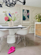 Kleurrijk grachtenpand met moderne elementen-STUDIO NATHALIE SAMSON-Eetkamer,Elegant ontwerp,Gietvloer,Klassieke details,Moderne elementen,woonkamer-kleurrijk-grachtenpand-met-moderne-elementen-OBLY