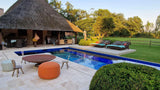 Landelijke Tuin met Verouderde Travertin Apulia Ivory-Van den Heuvel & Van Duuren-landelijke tuin,luxe tuin ontwerp,Tuin,tuin met zwembad,tuin met zwembad en terras,zwembad met natuursteen-OBLY
