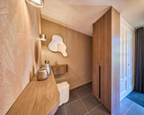 Licht en warm interieur met maatwerk wandmeubel en bronzen keuken-Aangenaam Interieuradvies-hal inspiratie,Interieur inspiratie,Interieurontwerp,Lichtplan,Maatwerk interieur,Maatwerk kast,moderne woonkamer,wandmeubel,woonkamer inspiratie-Warm interieur met maatwerk wandmeubel | Purmerend-OBLY