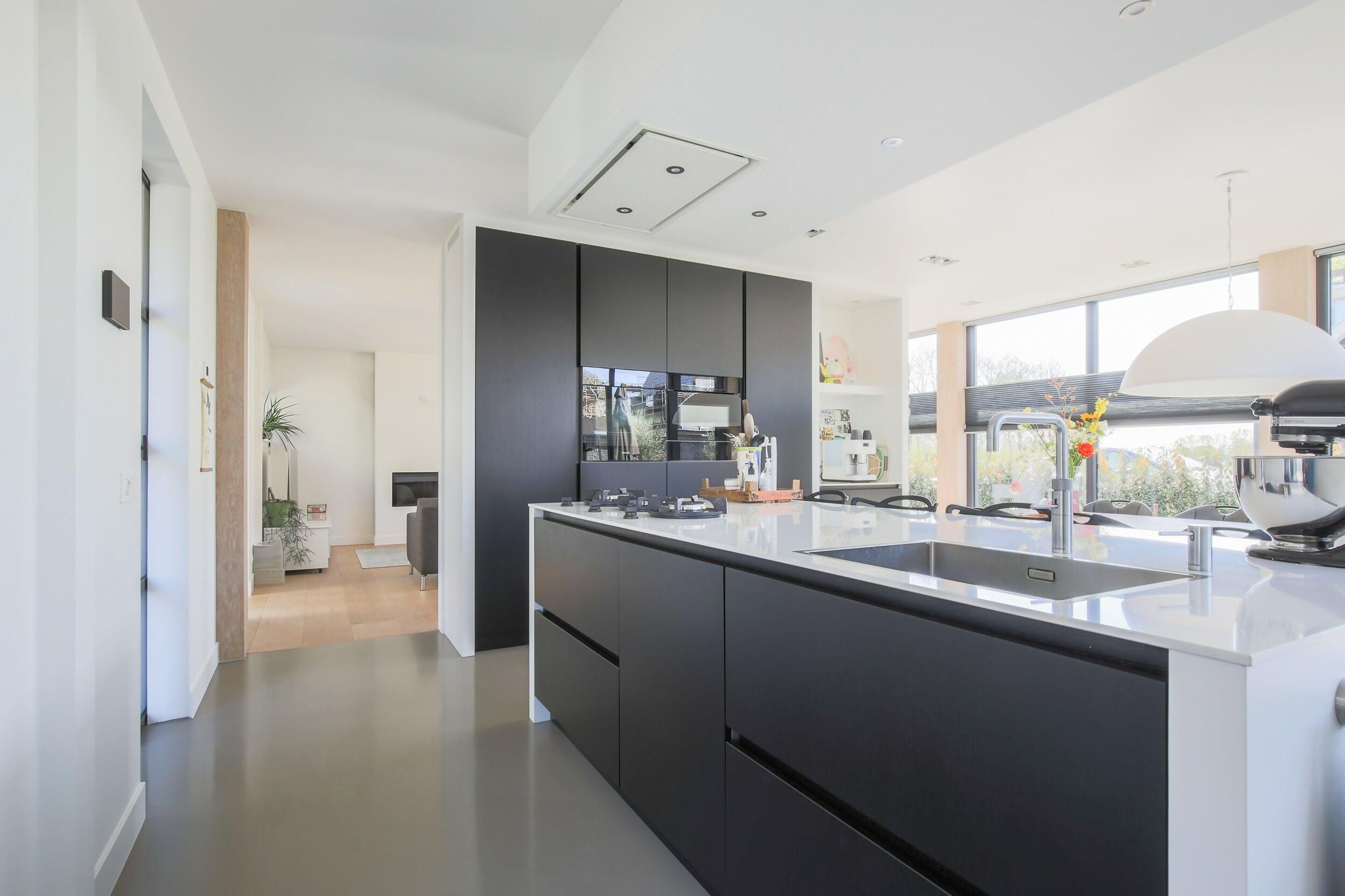 Licht, karakter en comfort in een moderne schuurwoning-Brobbel Interieur-woonkamer-Licht, leefbaar en modern: eigentijdse schuurwoning-OBLY