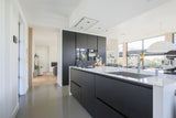Licht, karakter en comfort in een moderne schuurwoning-Brobbel Interieur-licht interieur ontwerp,moderne woning interieur,moderne woonkamer,moderne woonkeuken,open woonkamer met keuken,schuurwoning interieur,woonkamer-Licht, leefbaar en modern: eigentijdse schuurwoning-OBLY