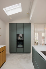 Lichte gezinswoning met maatwerk interieur-Witteveen interieur architecten-complete woninginrichting,gezinswoning inspiratie,houten interieur,inloopkast op maat,Keuken,moderne woonkeuken,Woonkamer-Lichte Gezinswoning met Maatwerk Interieur -OBLY