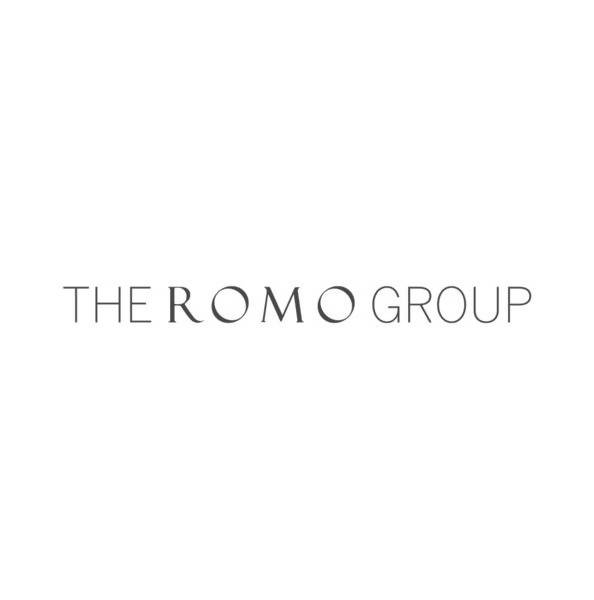 Logo van The Romo Group. 