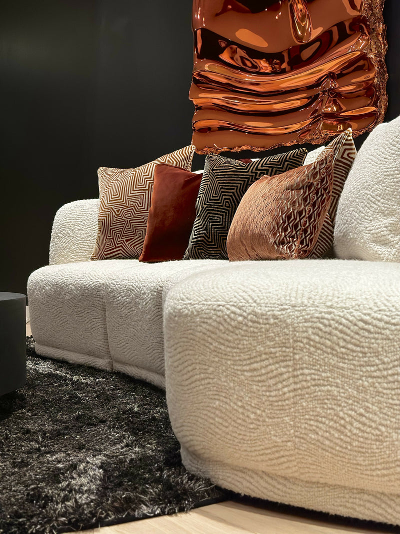 Luxe Interieurdesign met Sculpturale Accente-L4 Elvire-woonkamer-Luxe Interieurdesign met Sculpturale en Metallic Accenten-OBLY