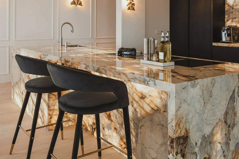 Luxe Keuken met Verlicht Doorscheinend Marmer-MERENO-design keuken,marmer keuken,mereno monza,verlichte keuken-Verlichte Marmeren Keuken -OBLY