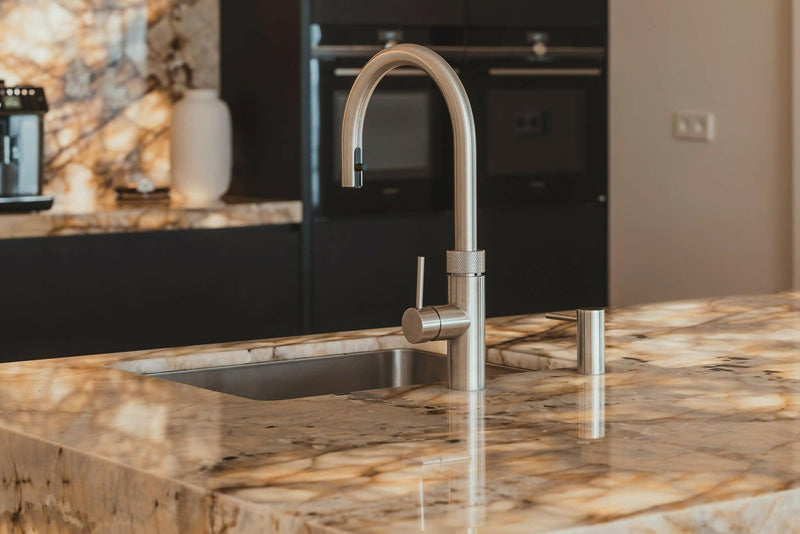 Luxe Keuken met Verlicht Doorscheinend Marmer-MERENO-design keuken,marmer keuken,mereno monza,verlichte keuken-Verlichte Marmeren Keuken -OBLY