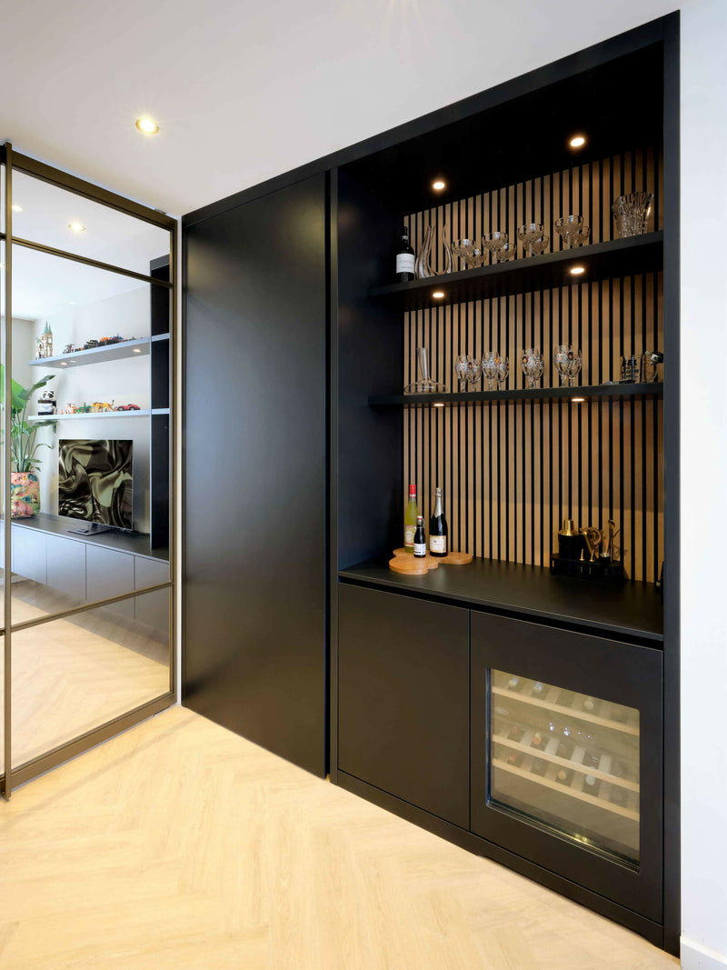Luxe Woonkamer Kast met Zwart Eiken en Glazen Deuren-OBLY-Luxe Woonkamer Kast met Zwart Eiken en Glazen Deuren | Op Maat Gemaakt-OBLY