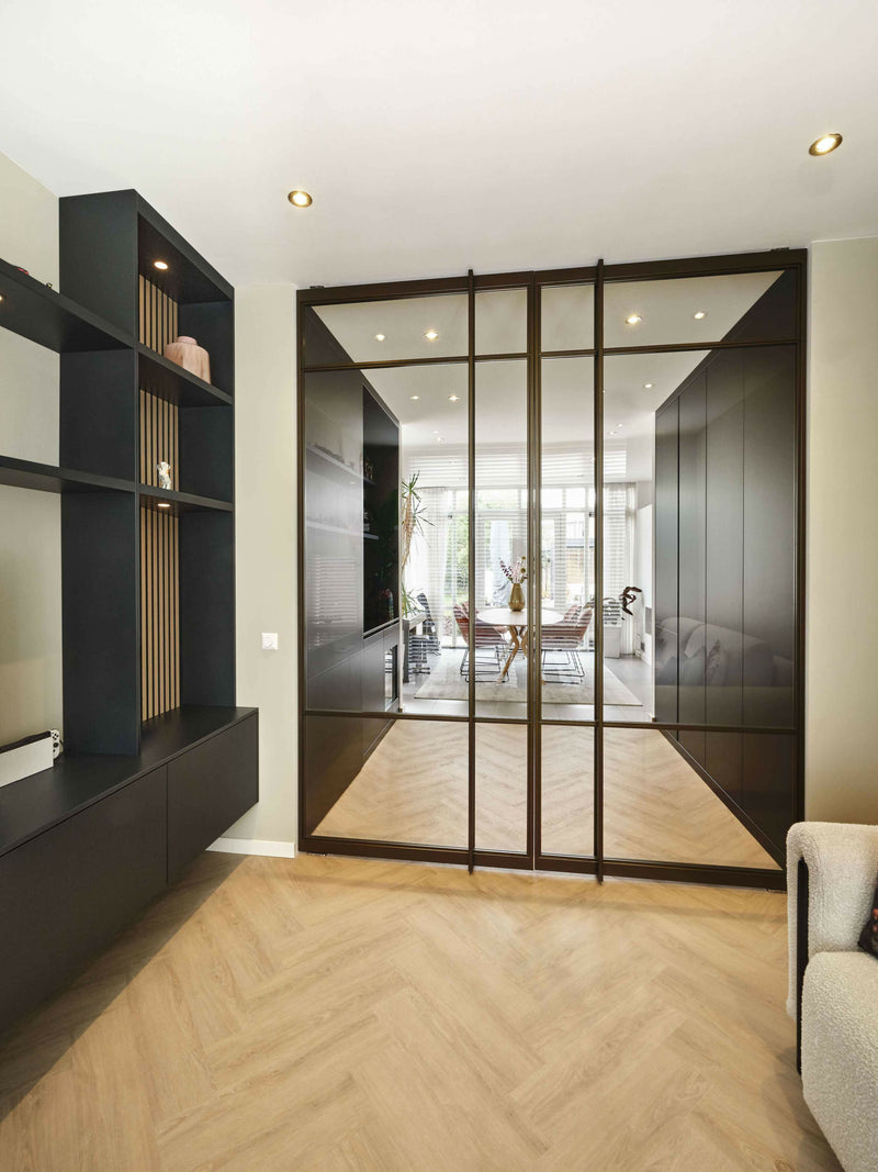 Luxe Woonkamer Kast met Zwart Eiken en Glazen Deuren-OBLY-Luxe Woonkamer Kast met Zwart Eiken en Glazen Deuren | Op Maat Gemaakt-OBLY