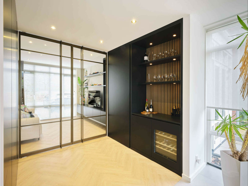 Luxe Woonkamer Kast met Zwart Eiken en Glazen Deuren-OBLY-Luxe Woonkamer Kast met Zwart Eiken en Glazen Deuren | Op Maat Gemaakt-OBLY