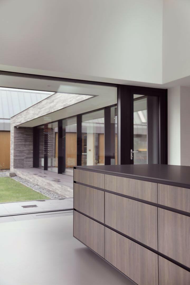 Luxe Woonkamer met Open Haard en En-suite Master Bedroom met Uitzicht-OBLY-ensuite,Keuken,Openhaard,Woonkamer-OBLY