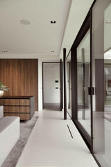 Luxe Woonkamer met Open Haard en En-suite Master Bedroom met Uitzicht-OBLY-ensuite,Keuken,Openhaard,Woonkamer-OBLY