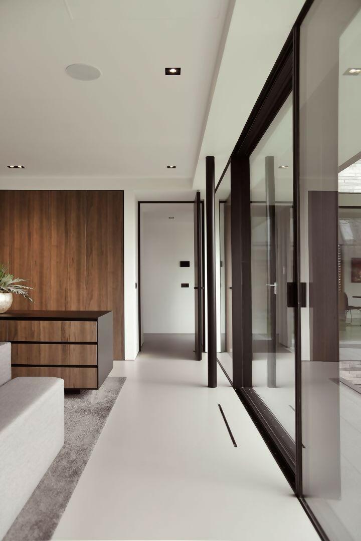 Luxe Woonkamer met Open Haard en En-suite Master Bedroom met Uitzicht-OBLY-ensuite,Keuken,Openhaard,Woonkamer-OBLY