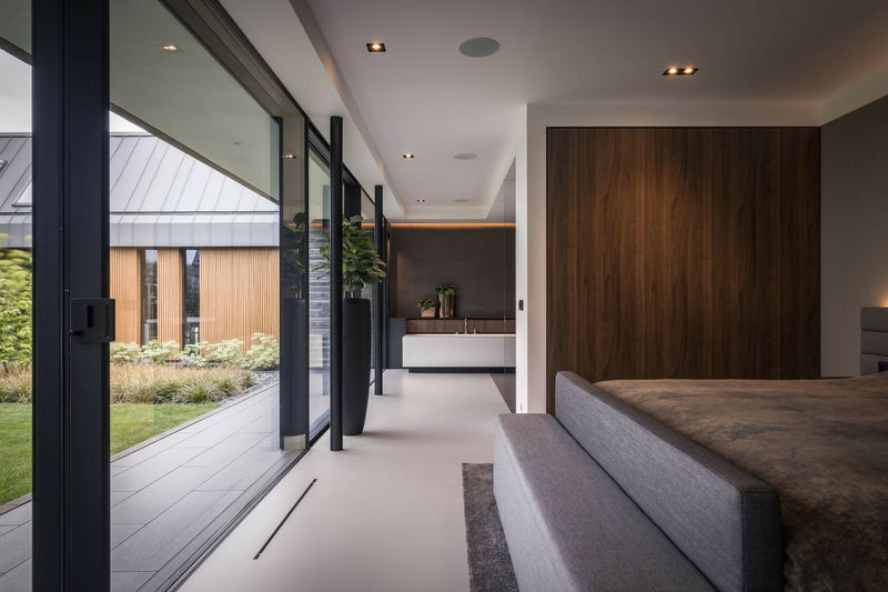 Luxe Woonkamer met Open Haard en En-suite Master Bedroom met Uitzicht-OBLY-ensuite,Keuken,Openhaard,Woonkamer-OBLY