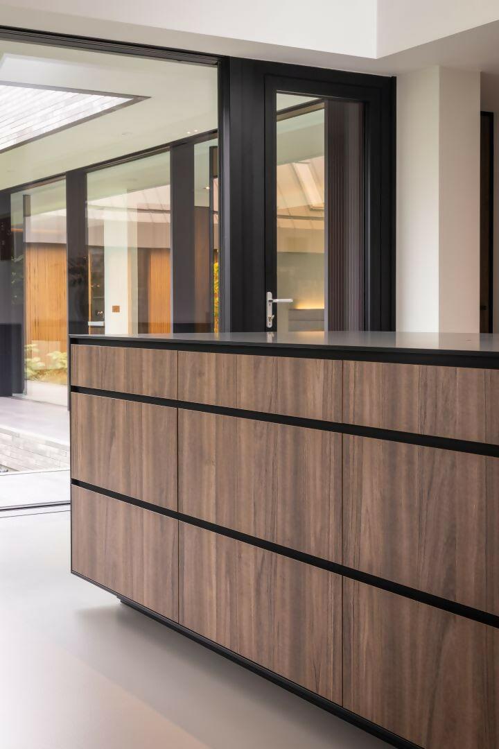 Luxe Woonkamer met Open Haard en En-suite Master Bedroom met Uitzicht-OBLY-ensuite,Keuken,Openhaard,Woonkamer-OBLY