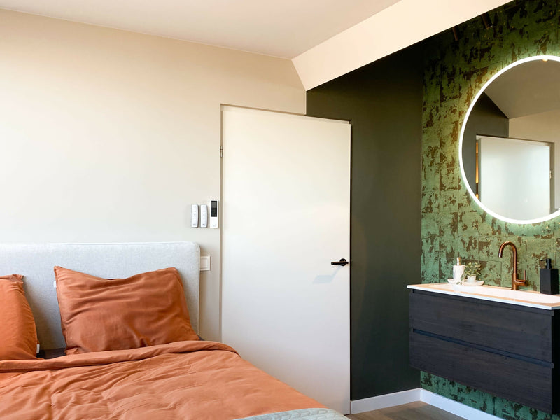 Luxe badkamer & gastenverblijf met badkamer ensuite-Studio Roos-Badkamer-Luxe Interieur door Studio Roos: Boutique Hotelgevoel Thuis-OBLY
