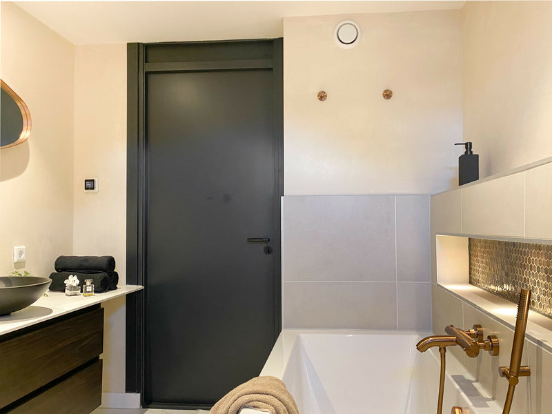 Luxe badkamer & gastenverblijf met badkamer ensuite-Studio Roos-Badkamer-Luxe Interieur door Studio Roos: Boutique Hotelgevoel Thuis-OBLY