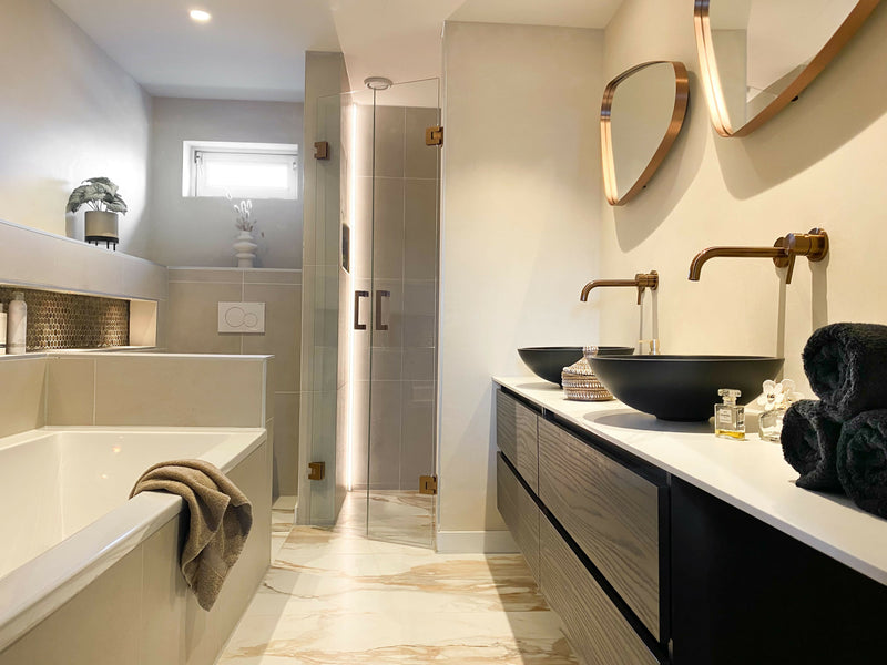 Luxe badkamer & gastenverblijf met badkamer ensuite-Studio Roos-Badkamer-Luxe Interieur door Studio Roos: Boutique Hotelgevoel Thuis-OBLY