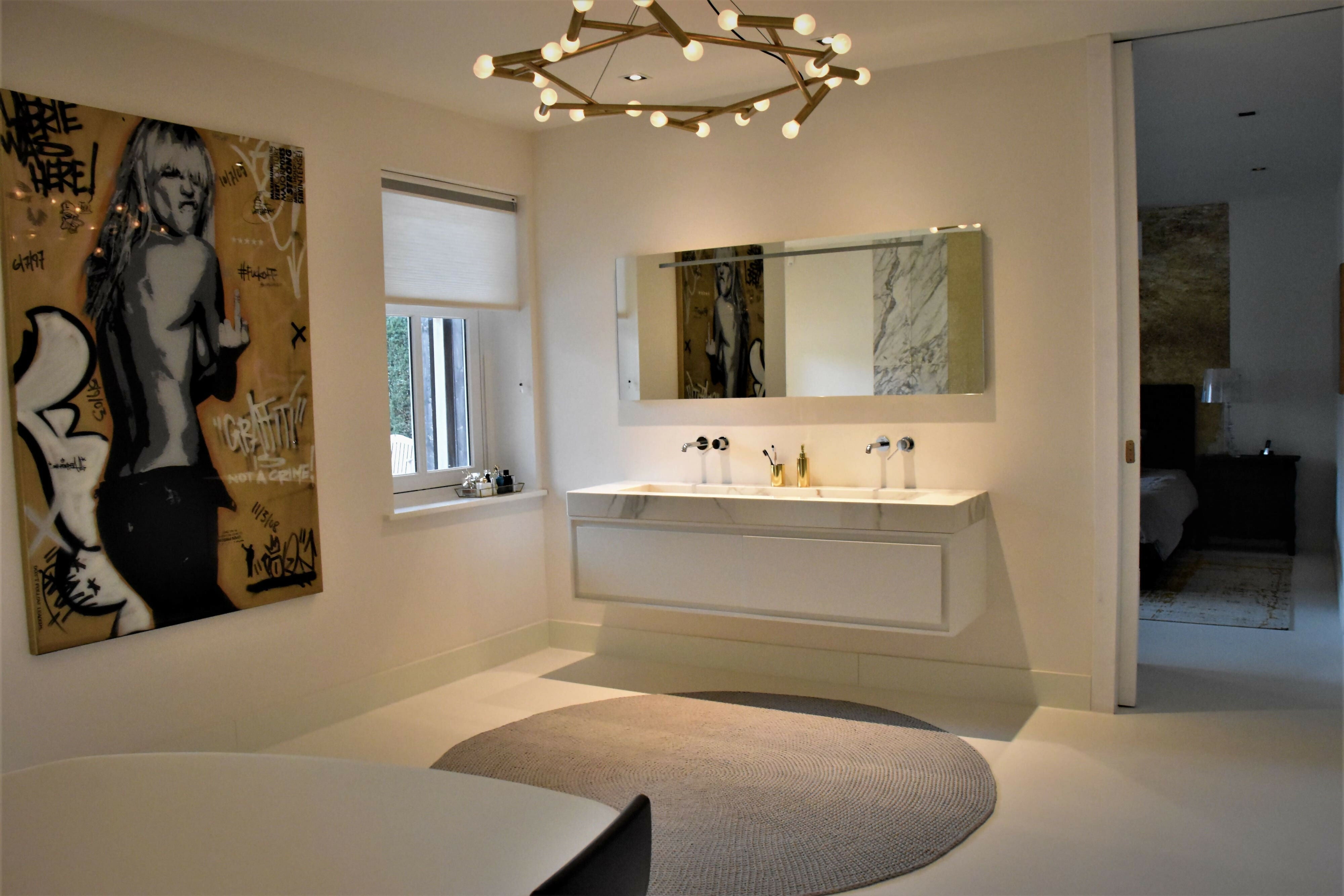 Luxe badkamer met karakter-MH Interieurdesign-badkamer,Gietvloer,Gouden accenten,Interieur,Marmer-Luxe badkamer met goudaccenten en marmer | A Touch of Gold-OBLY