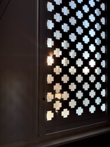 Luxe badkamer met marmer en warme accenten-Abstrct interieur-Badkamer,badkamer design,bronzen kranen,luxe badkamer,maatwerk wastafel,marmer badkamer,moderne badkamer-Luxe badkamer met marmer | Moderne badkamer inspiratie-OBLY
