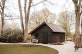 Luxe eiken buitenverblijf met ambachtelijke houtconstructie-Bosmaat-authentiekvakmanschap,eikenconstructie,houtenbuitenverblijf,landelijke tuin,luxeoverkapping,maatwerkhoutbouw,tuinpaviljoen-Luxe Houten Buitenverblijf met Authentieke Eiken Constructie-OBLY