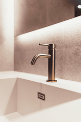 Luxe en Warm Maatwerk Badkamerinterieur-struijkinterieur-Badkamer-Luxe Maatwerk Badkamer met Warme Houttinten -OBLY