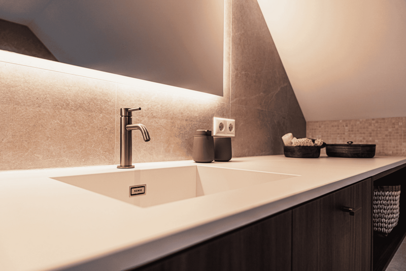 Luxe en Warm Maatwerk Badkamerinterieur-struijkinterieur-Badkamer-Luxe Maatwerk Badkamer met Warme Houttinten -OBLY