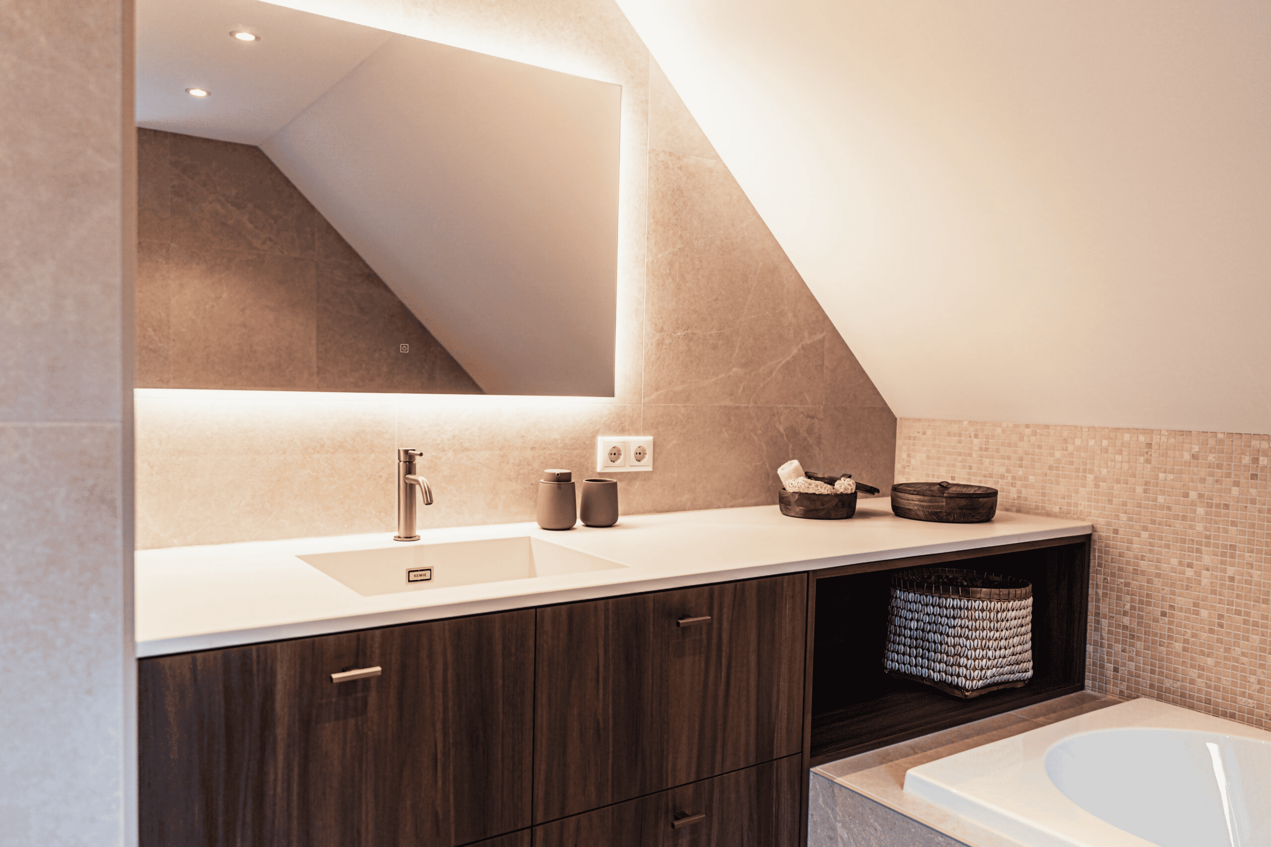 Luxe en Warm Maatwerk Badkamerinterieur-struijkinterieur-Badkamer-Luxe Maatwerk Badkamer met Warme Houttinten -OBLY