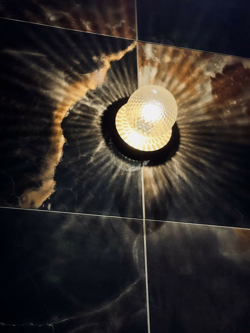 Luxe inloopkast met maatwerkkasten en chandelier-L4 Elvire-woonkamer-Luxe inloopkast met maatwerk & chandelier | STUDIO L4 Interieur-OBLY