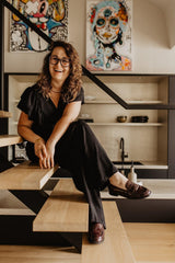 Luxe loft in oude textielfabriek met maatwerk keuken en designtrap-Met Danique-1573 Hout,Beetje.home,designtrap,exclusieve woning,Geldrop,Gietvloer,Industrieel wonen,Interieurontwerp,Kookeiland,loft,Loft interieur,luxe badkamer,Luxe loft,maatwerk keuken,MetDanique,oude textielfabriek,ribbelglas,wijnrek,zwarte keuken-OBLY