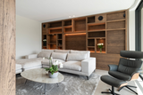 Luxe maatwerk keuken in donker eiken met kookeiland-Len meubelen-Donker eiken keuken,Donkere keuken,Eiken keuken,Greeploze keuken,Keuken,Kookeiland,Marmeren werkblad,Wijnklimaatkast-OBLY