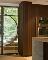 Luxe maatwerk keuken met donkere houtafwerking-voermans-design keuken,donker houten keuken,Keuken,luxe keuken,maatwerk keuken,moderne keuken-Luxe maatwerk keuken met kookeiland | Donker hout interieur-OBLY