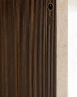 Luxe maatwerk keuken met donkere houtafwerking-voermans-design keuken,donker houten keuken,Keuken,luxe keuken,maatwerk keuken,moderne keuken-Luxe maatwerk keuken met kookeiland | Donker hout interieur-OBLY