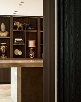 Luxe maatwerk keuken met donkere houtafwerking-voermans-design keuken,donker houten keuken,Keuken,luxe keuken,maatwerk keuken,moderne keuken-Luxe maatwerk keuken met kookeiland | Donker hout interieur-OBLY