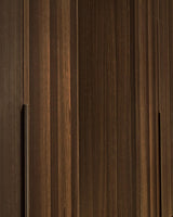 Luxe maatwerk keuken met donkere houtafwerking-voermans-design keuken,donker houten keuken,Keuken,luxe keuken,maatwerk keuken,moderne keuken-Luxe maatwerk keuken met kookeiland | Donker hout interieur-OBLY