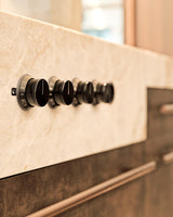 Luxe maatwerk keuken met donkere houtafwerking-voermans-design keuken,donker houten keuken,Keuken,luxe keuken,maatwerk keuken,moderne keuken-Luxe maatwerk keuken met kookeiland | Donker hout interieur-OBLY