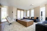 Luxe modern interieur met maatwerk kastenwand en haard-studio stylez-design-interieur,donkere-materialen,doorkijkhaard,glazen-deuren,high-end-interieur,luxe-interieur,maatwerk-kastenwand,modern-interieur,zwarte-kozijnen-Luxe modern interieur met maatwerk kastenwand-OBLY