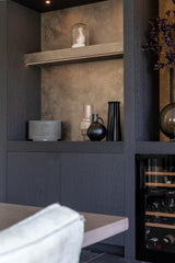 Luxe modern interieur met maatwerk kastenwand en haard-studio stylez-design-interieur,donkere-materialen,doorkijkhaard,glazen-deuren,high-end-interieur,luxe-interieur,maatwerk-kastenwand,modern-interieur,zwarte-kozijnen-Luxe modern interieur met maatwerk kastenwand-OBLY