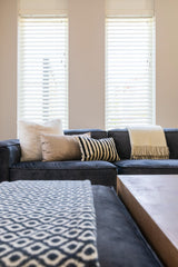 Luxe modern interieur met maatwerk kastenwand en haard-studio stylez-design-interieur,donkere-materialen,doorkijkhaard,glazen-deuren,high-end-interieur,luxe-interieur,maatwerk-kastenwand,modern-interieur,zwarte-kozijnen-Luxe modern interieur met maatwerk kastenwand-OBLY