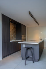 Luxe villa met maatwerk interieur-Oudendorp-badkamermeubel,Donkere keuken,Interieur inspiratie,Keuken op maat,Kookeiland,luxe badkamer,luxe villa,Maatwerk interieur,moderne keuken,moderne villa,Natuursteen,visgraatvloer,vrijstaand ligbad,wellness badkamer,wijnklimaatkast-OBLY