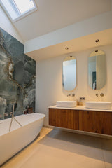 Luxe villa met maatwerk interieur-Oudendorp-badkamermeubel,Donkere keuken,Interieur inspiratie,Keuken op maat,Kookeiland,luxe badkamer,luxe villa,Maatwerk interieur,moderne keuken,moderne villa,Natuursteen,visgraatvloer,vrijstaand ligbad,wellness badkamer,wijnklimaatkast-OBLY